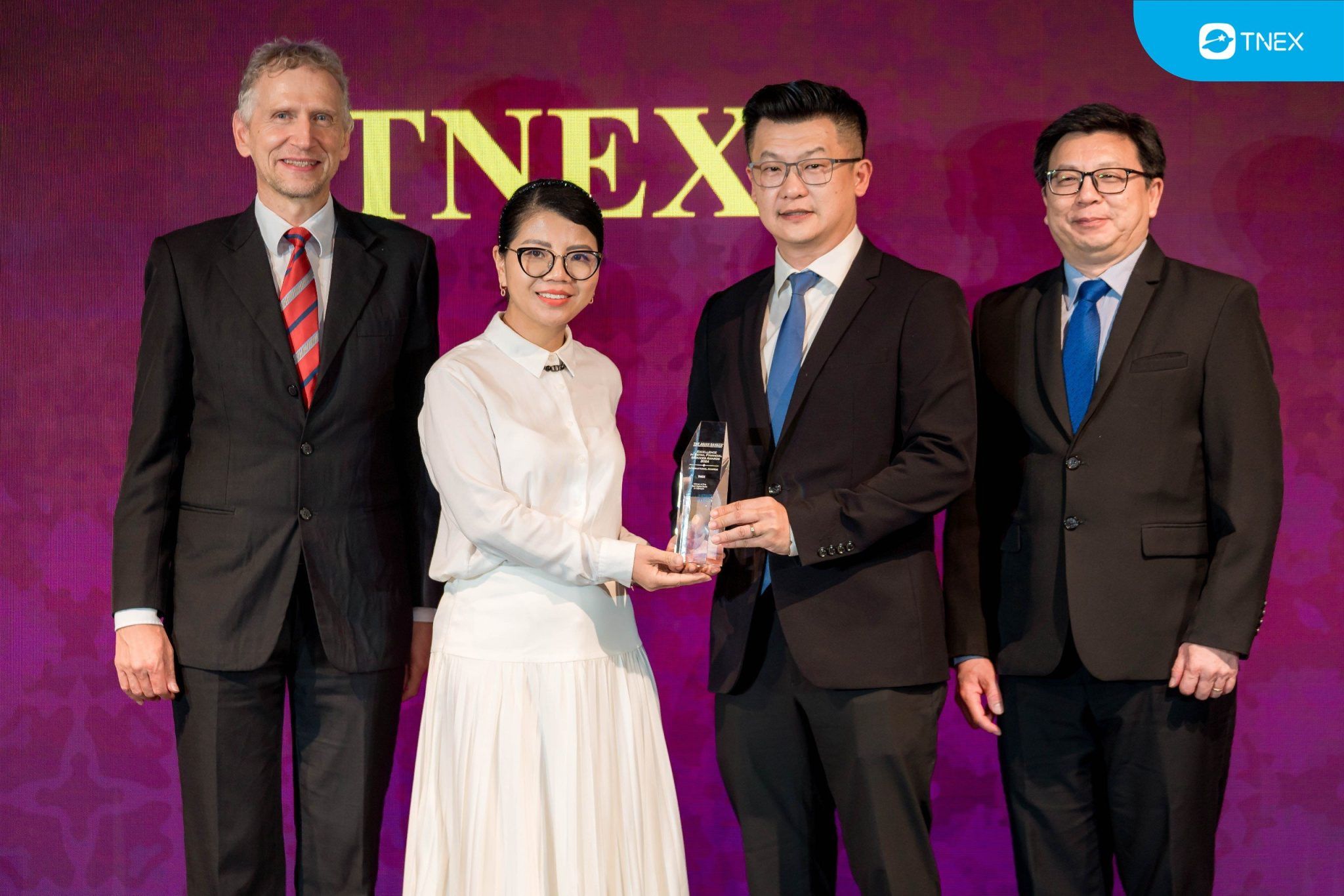 Lần thứ 3 liên tiếp TNEX nhận giải thưởng Best Digital Bank In Vietnam – Ngân hàng thuần số tốt nhất Việt Nam Lần thứ 3 liên tiếp TNEX nhận giải thưởng Best Digital Bank In Vietnam – Ngân hàng thuần số tốt nhất Việt Nam